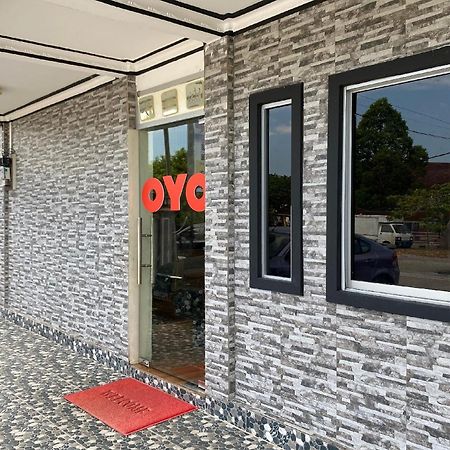Oyo 90205 Bayu Sintok Motel チャンルーン エクステリア 写真
