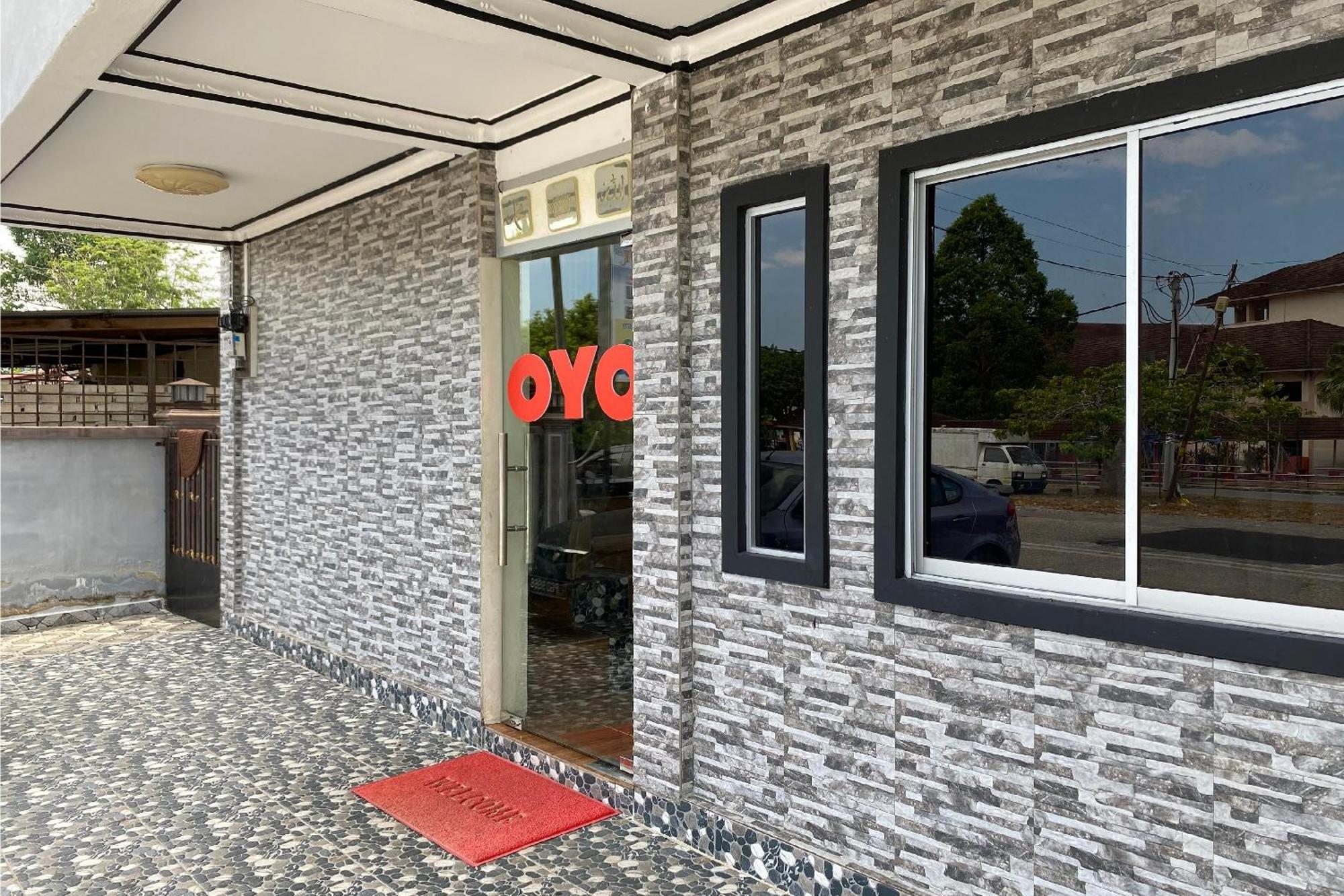 Oyo 90205 Bayu Sintok Motel チャンルーン エクステリア 写真