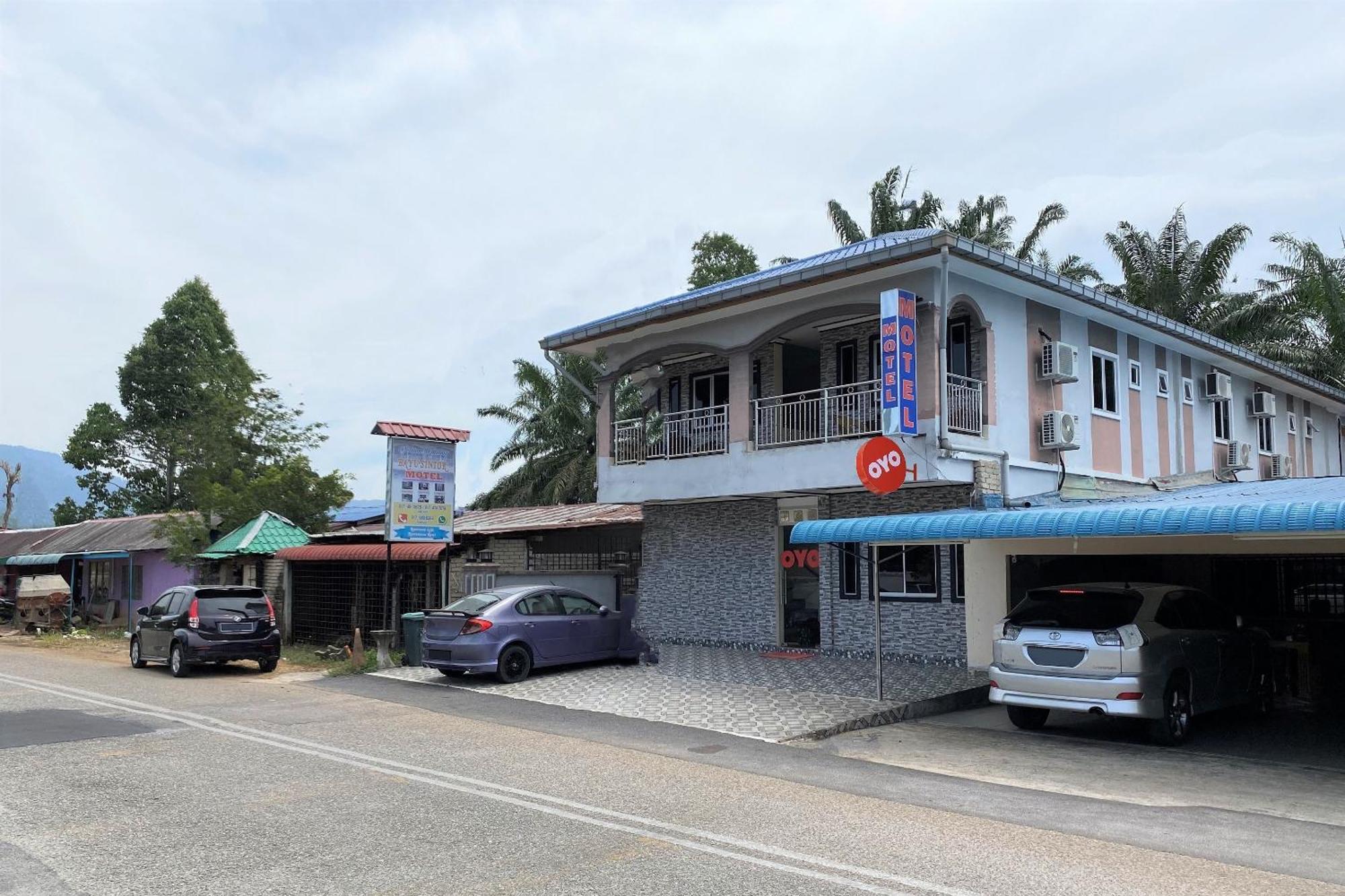 Oyo 90205 Bayu Sintok Motel チャンルーン エクステリア 写真