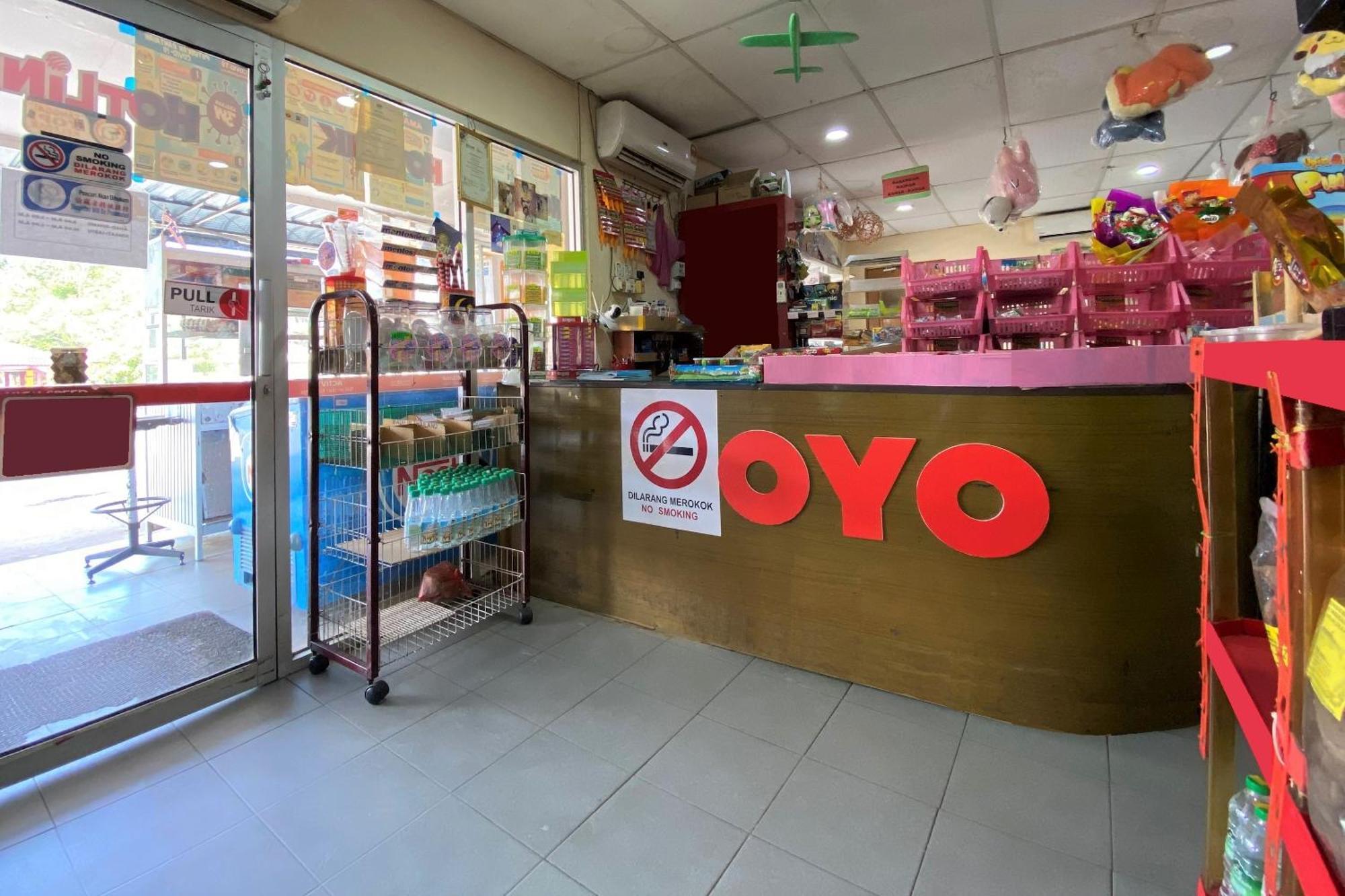 Oyo 90205 Bayu Sintok Motel チャンルーン エクステリア 写真