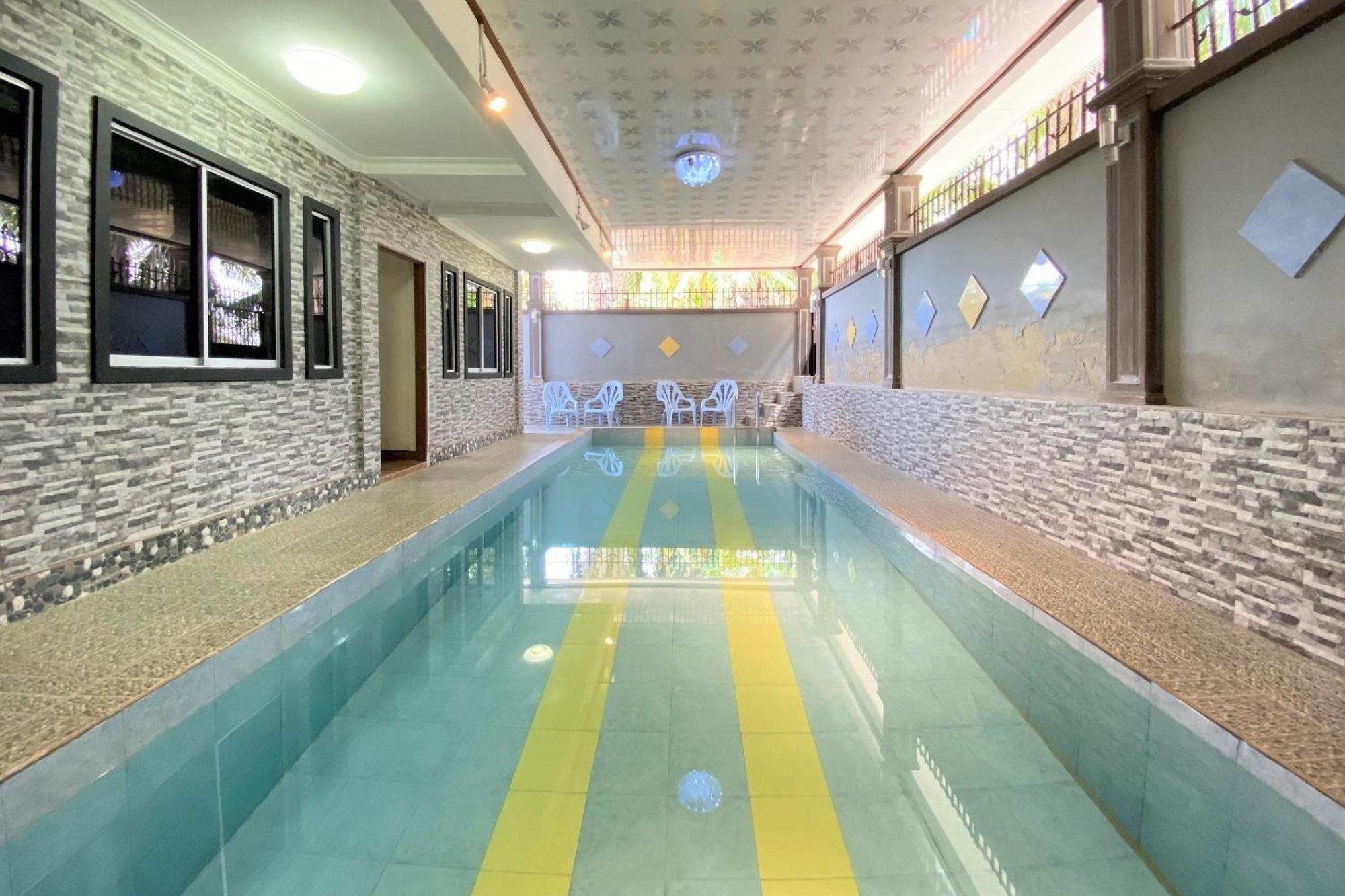 Oyo 90205 Bayu Sintok Motel チャンルーン エクステリア 写真
