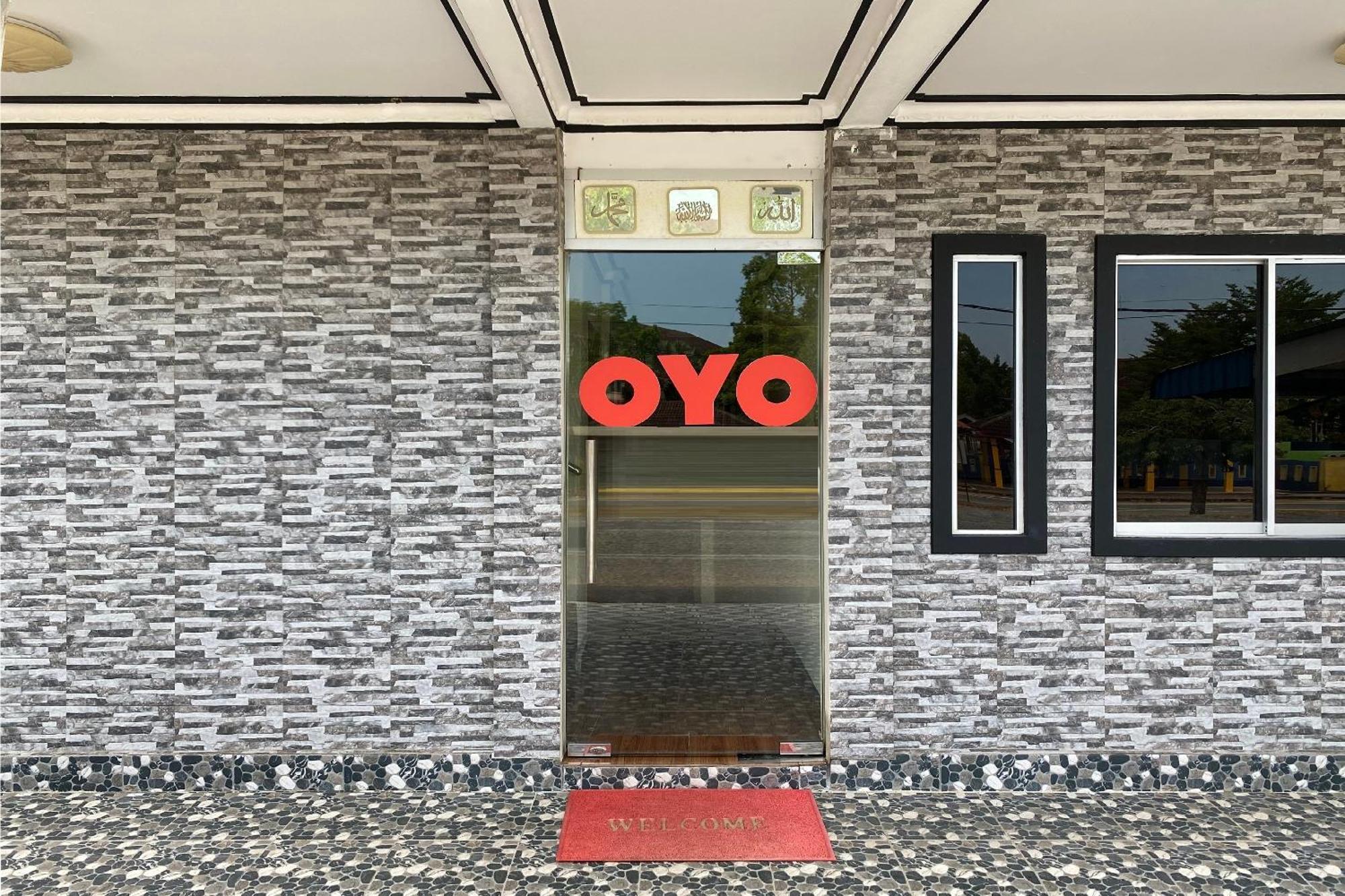 Oyo 90205 Bayu Sintok Motel チャンルーン エクステリア 写真