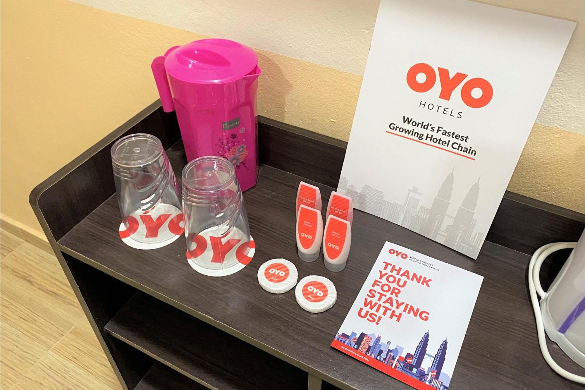 Oyo 90205 Bayu Sintok Motel チャンルーン エクステリア 写真