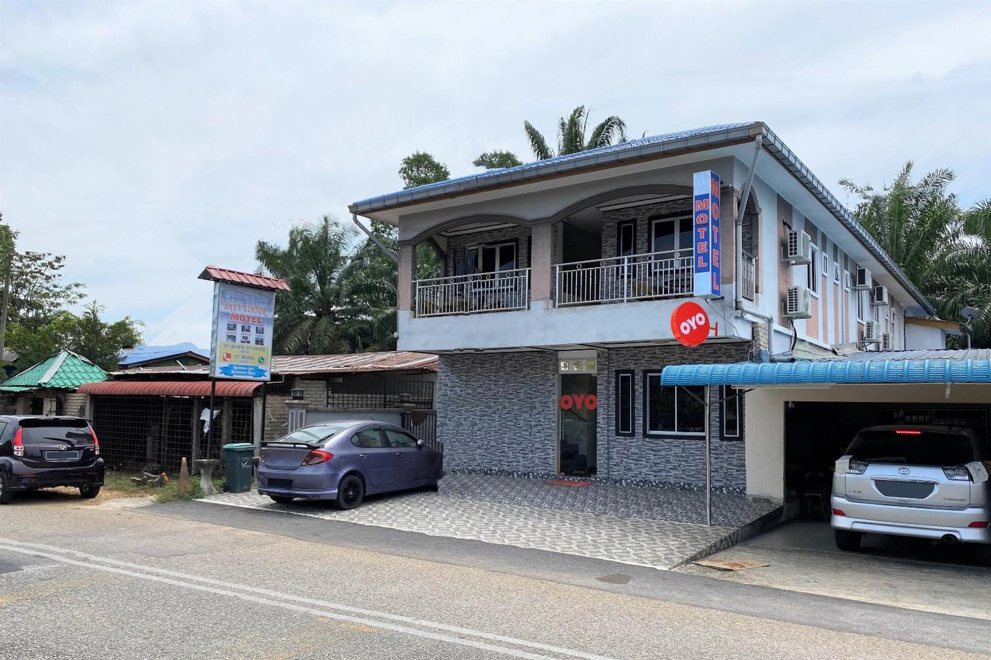Oyo 90205 Bayu Sintok Motel チャンルーン エクステリア 写真