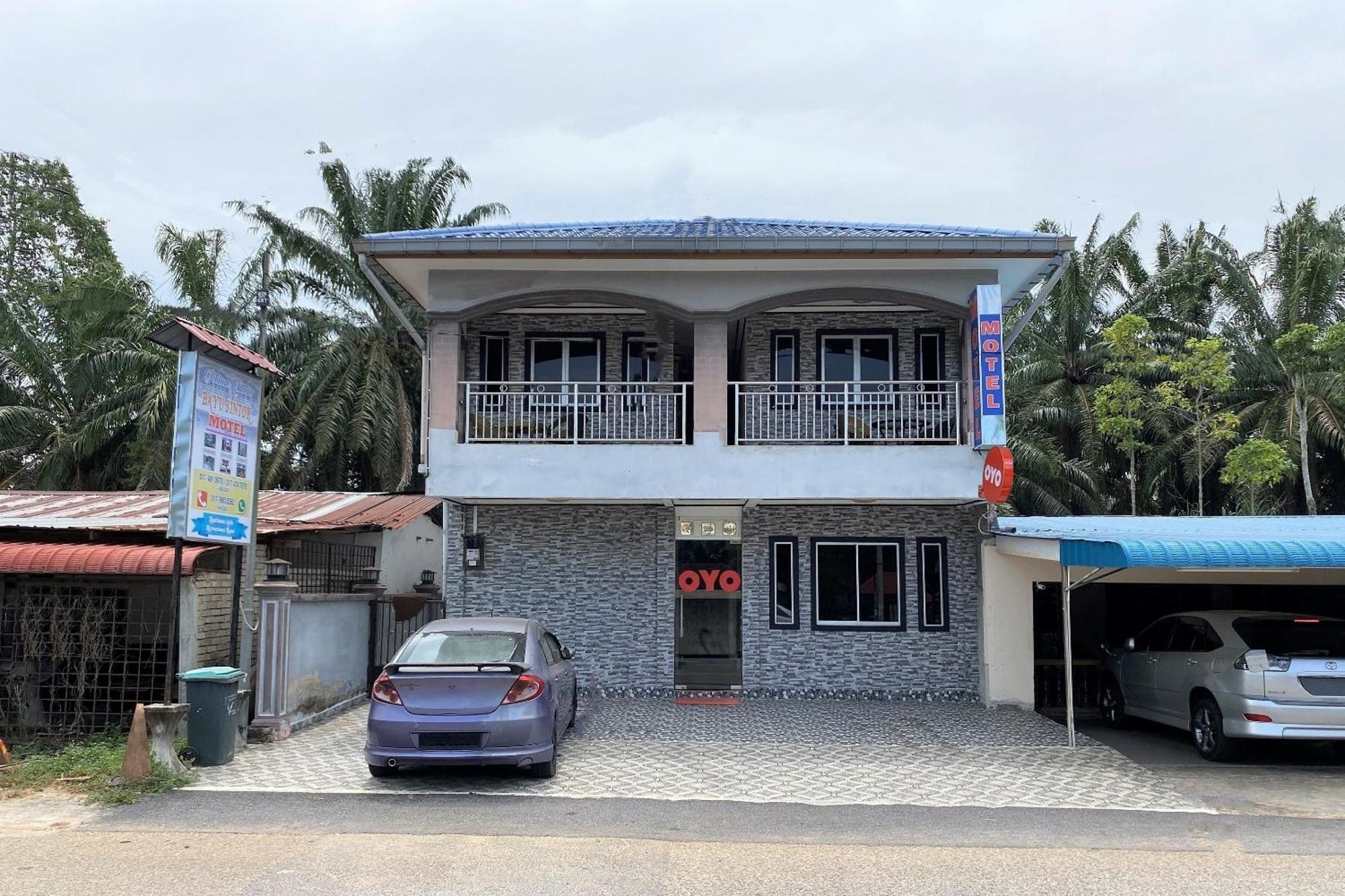 Oyo 90205 Bayu Sintok Motel チャンルーン エクステリア 写真
